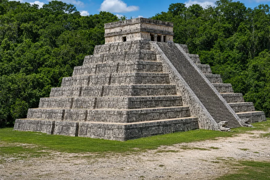 El Castillo (Temple of Kukulcán), Chichén Itzá in Mexico — jigsaw puzzle picture